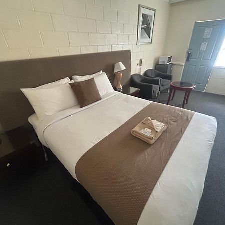 Warren Motor Inn Экстерьер фото